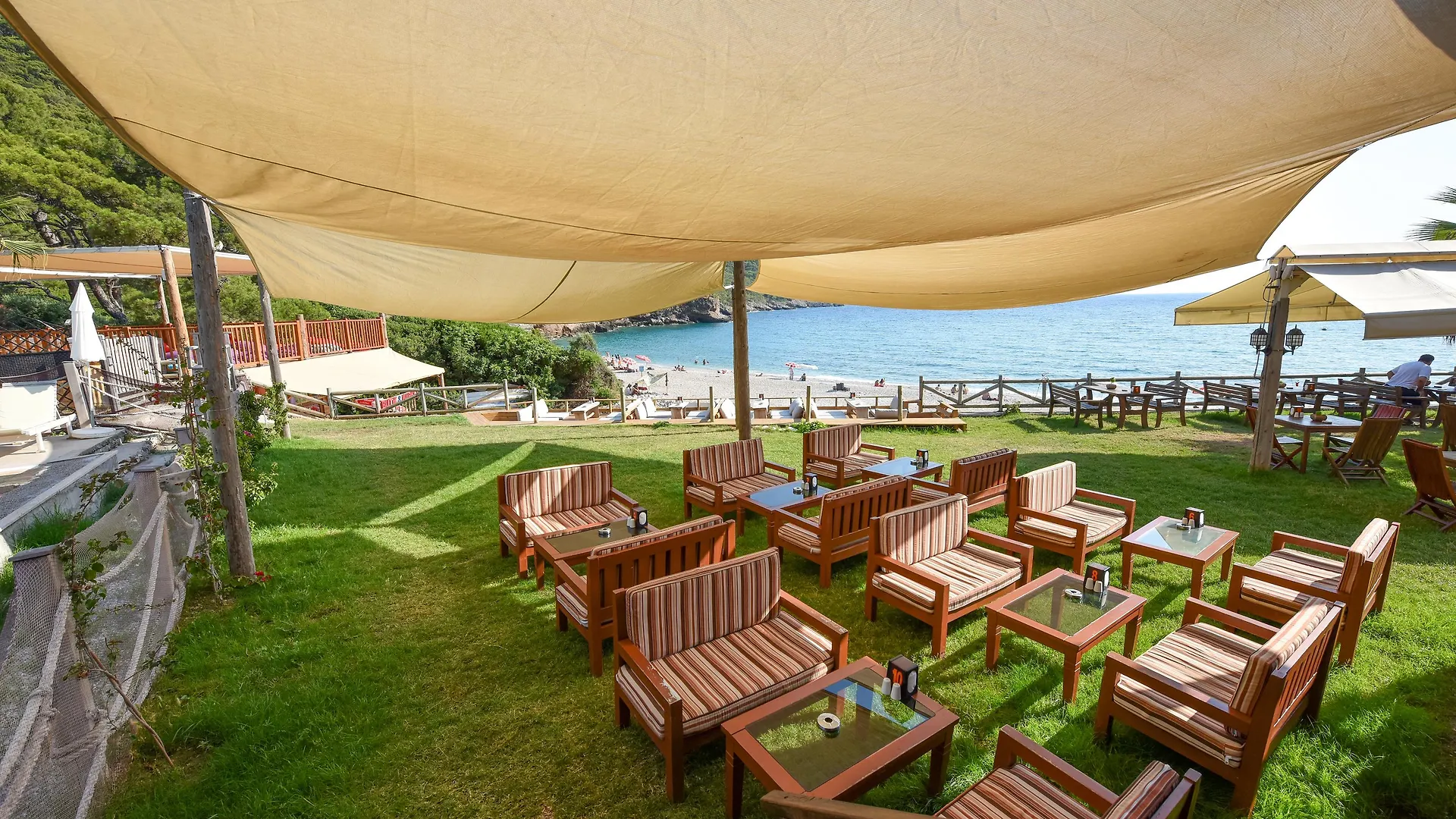 Sea Valley Lodge فاراليا