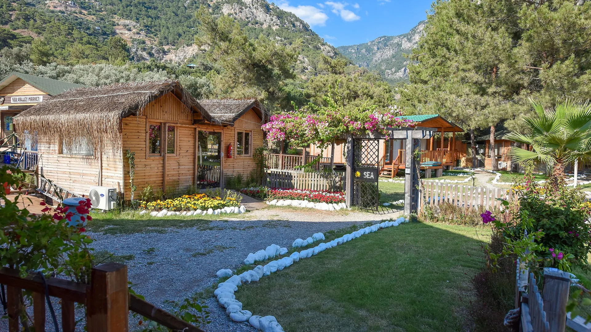 Sea Valley Lodge Faralya 3*,