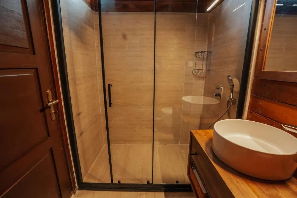 Sea Valley Lodge 3*, فاراليا